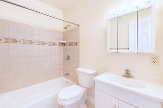 1111 Lamont St NW in Washington, DC - Building Photo - Building Photo