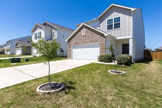 409 Line of Fire Way in Jarrell, TX - Building Photo - Building Photo
