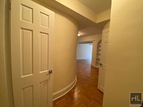 141 E 56th St in New York, NY - Building Photo - Building Photo
