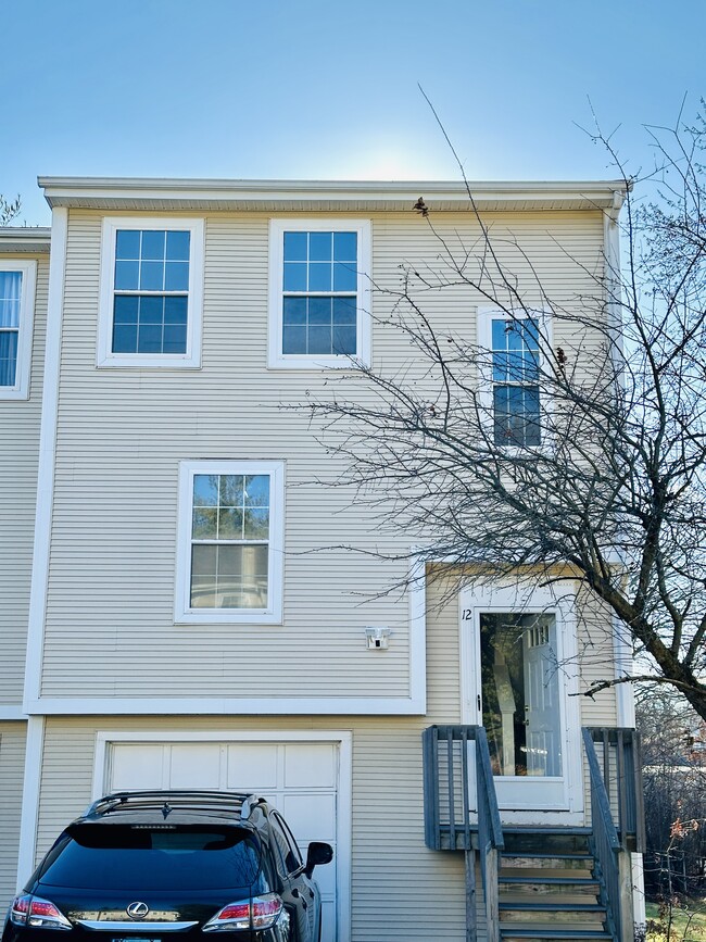 12 Tabshey Ct, Unit 12 in Wethersfield, CT - Foto de edificio - Building Photo