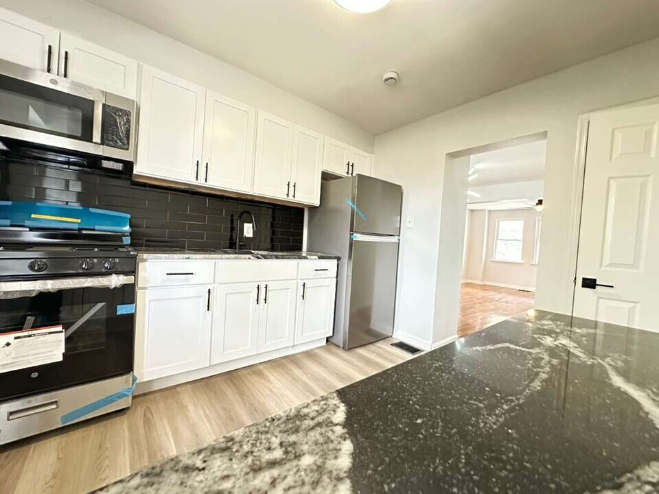 5809 N Lambert St in Philadelphia, PA - Building Photo
