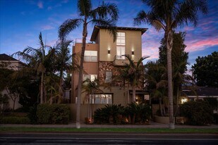 411 Orange Ave in Coronado, CA - Building Photo