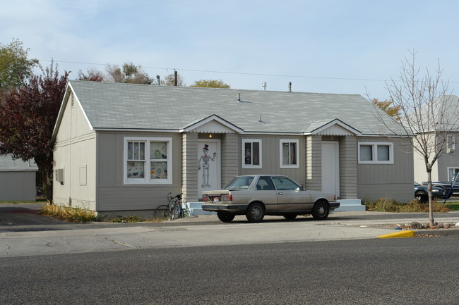 Townhouse Apts with upside in Ontario, OR - Building Photo - Building Photo