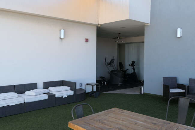 1260 S Corning St in Los Angeles, CA - Building Photo - Building Photo