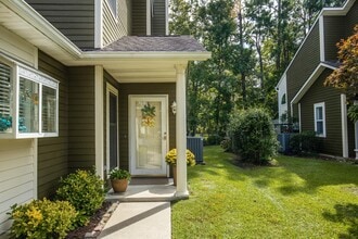 504 Cedarwood Village in Morehead City, NC - Building Photo - Building Photo