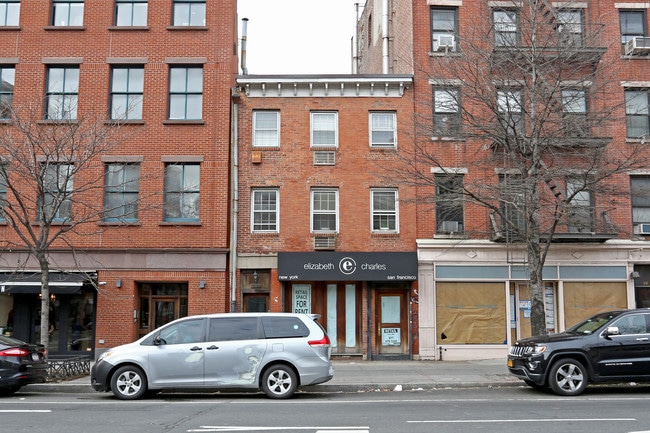 639 1/2 Hudson St in New York, NY - Building Photo - Building Photo