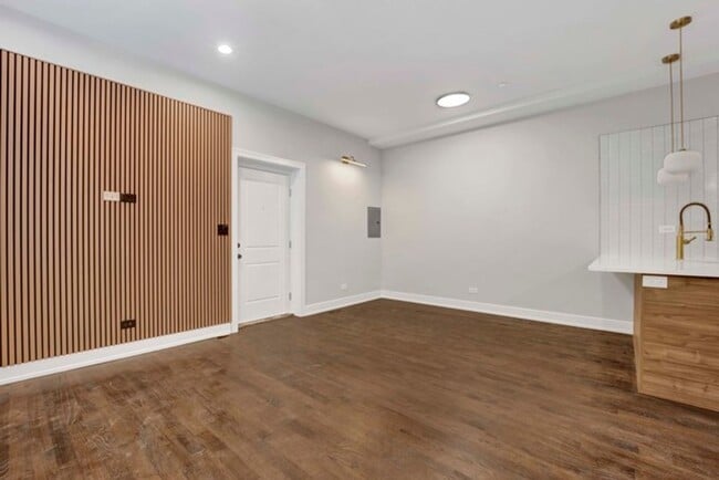 2350 S Leavitt St in Chicago, IL - Building Photo - Building Photo