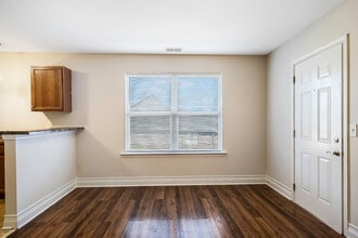 Clifton Place Apartments in Burlington, NC - Building Photo - Building Photo