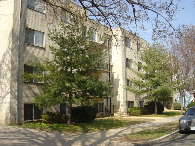 19th Street Apartment Homes in Washington, DC - Foto de edificio - Building Photo