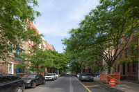 309 E 105th St in New York, NY - Foto de edificio - Building Photo