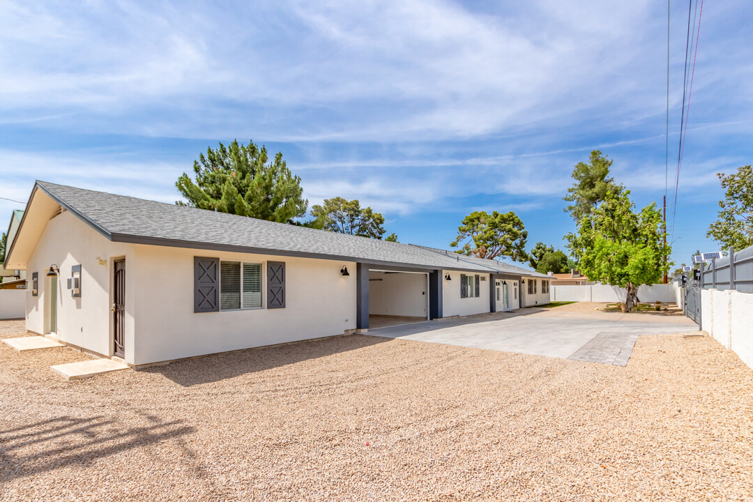 2230 N 42nd St in Phoenix, AZ - Building Photo