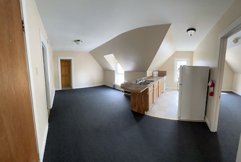 30 Loomis St, Unit 4 in Burlington, VT - Foto de edificio - Building Photo