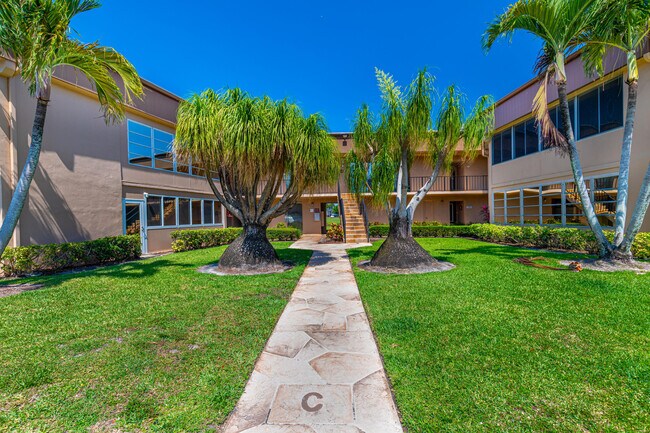 137 Piedmont C in Delray Beach, FL - Building Photo - Building Photo