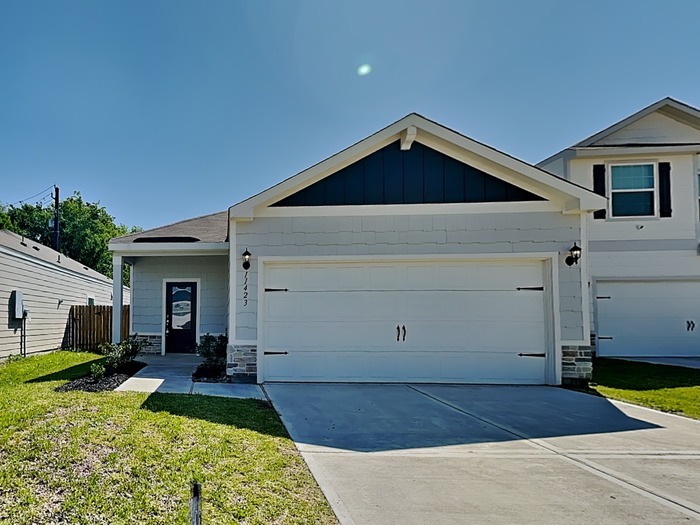 11423 Bright Sun Dr in Houston, TX - Building Photo
