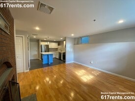 2277 Massachusetts Ave, Unit 1 in Cambridge, MA - Building Photo