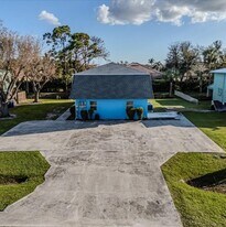 16200 Dublin Cir in Ft. Myers, FL - Building Photo
