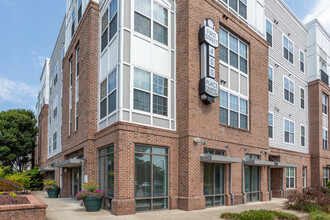 First Street Place in Greenville, NC - Foto de edificio - Building Photo