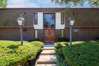 1007 Deerfield Rd in Deerfield, IL - Building Photo - Building Photo