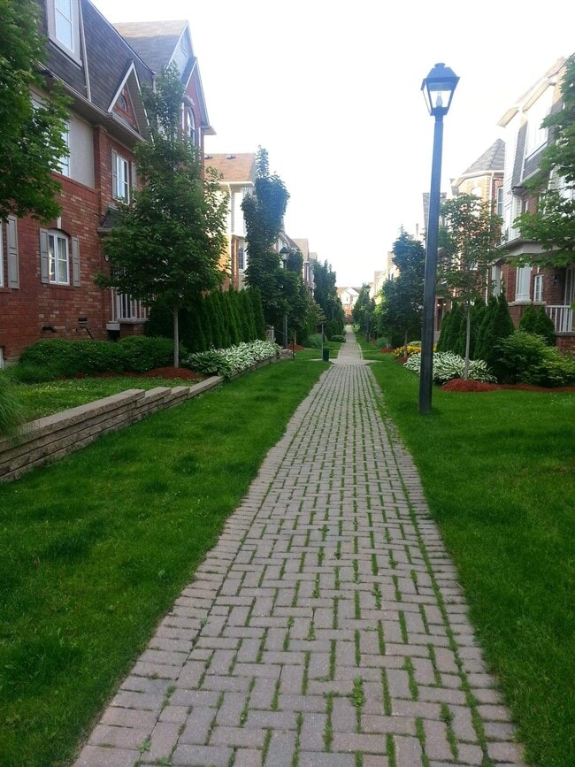 property at 784 Neighbourhood Cir