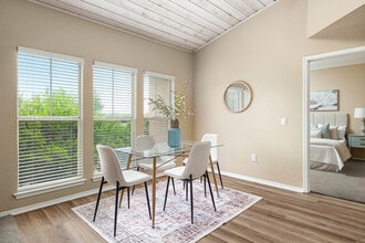 Villas At Oakwell Farms in San Antonio, TX - Foto de edificio - Building Photo