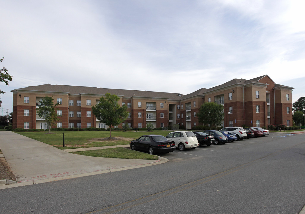 University Courtyard in Marietta, GA - Foto de edificio