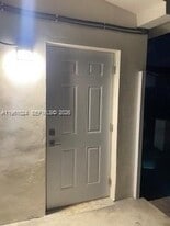 636 SE 5th Pl in Hialeah, FL - Building Photo