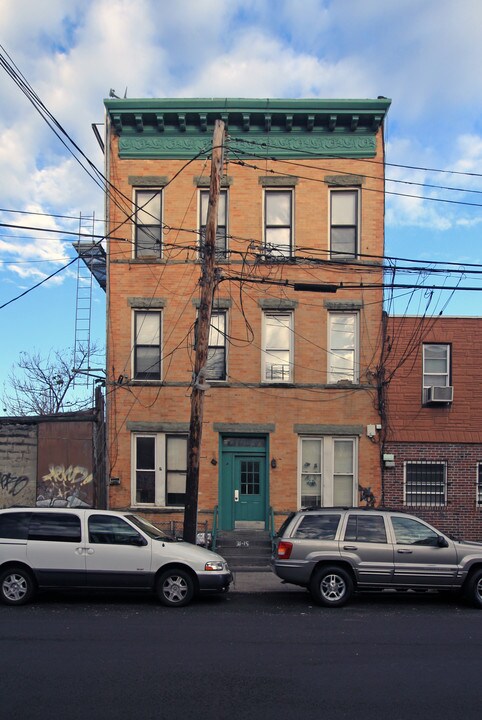 31-15 Greenpoint Ave in Long Island City, NY - Building Photo