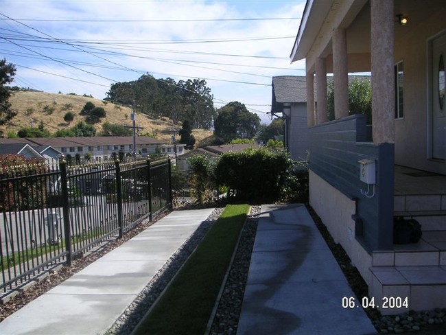 2251-2255 Regent Way in Castro Valley, CA - Building Photo - Building Photo