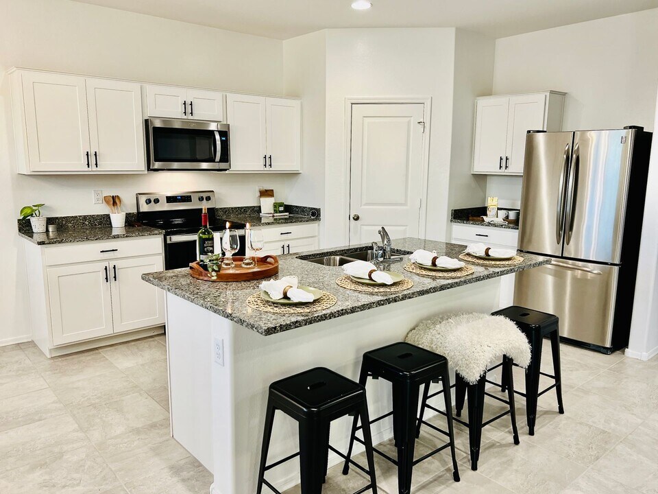 1131 W Chimes Tower Dr in Casa Grande, AZ - Building Photo
