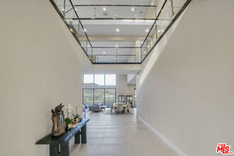 11848 Hillsborough Ln in Los Angeles, CA - Building Photo - Building Photo