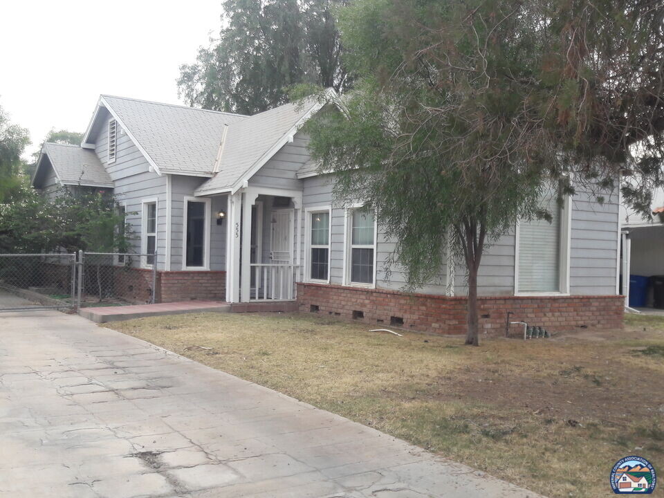 555 Sandalwood Dr in El Centro, CA - Building Photo