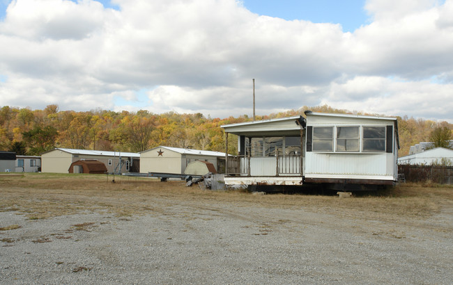 1600 Washington Blvd in Belpre, OH - Building Photo - Building Photo