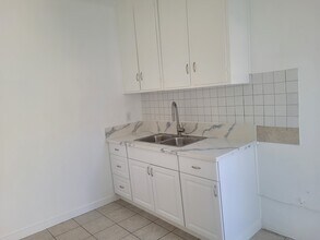 14223 Carl St, Unit 1 in Pacoima, CA - Building Photo - Building Photo