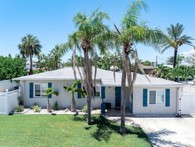 230 144th Ave in Madeira Beach, FL - Building Photo - Building Photo