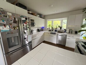 3800 SE Licyntra Ln in Milwaukie, OR - Building Photo - Building Photo