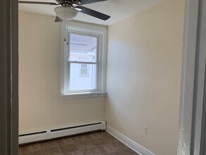 19 E Main St in Palmyra, PA - Foto de edificio - Building Photo