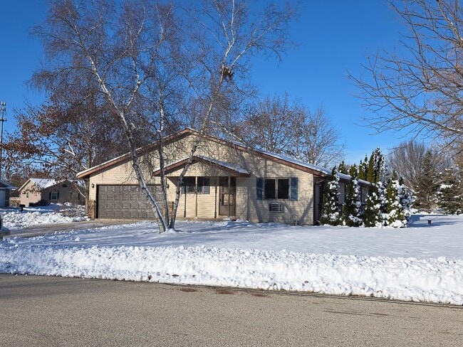 property at 722 Goldfinch Ln