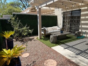 8015 Teresita Ave in Las Vegas, NV - Foto de edificio - Building Photo