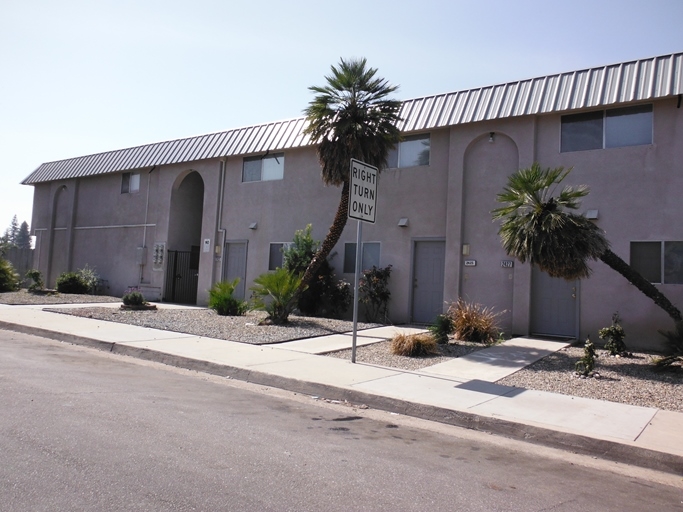 Westchester Townhouses in Bakersfield, CA - Foto de edificio