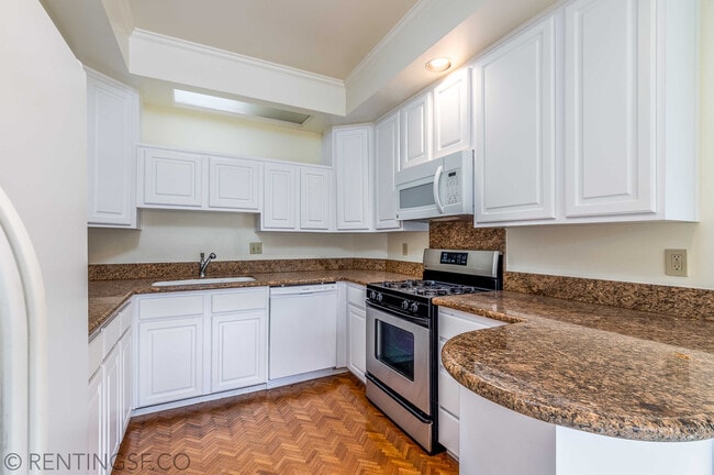property at 80 Collingwood St