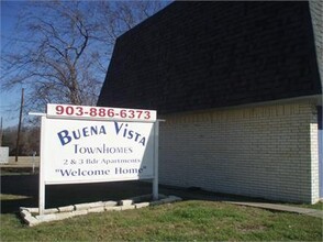 1004 Park in Commerce, TX - Building Photo - Interior Photo