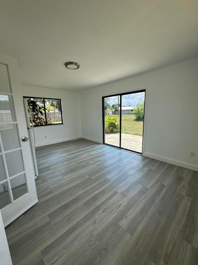 2235 18th Ave SW in Vero Beach, FL - Building Photo - Building Photo