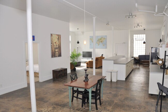 2550 Pillsbury Ave in Minneapolis, MN - Building Photo - Building Photo