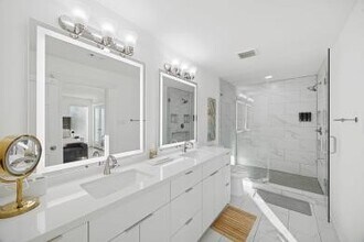 3029 Bering Dr in Houston, TX - Building Photo - Building Photo