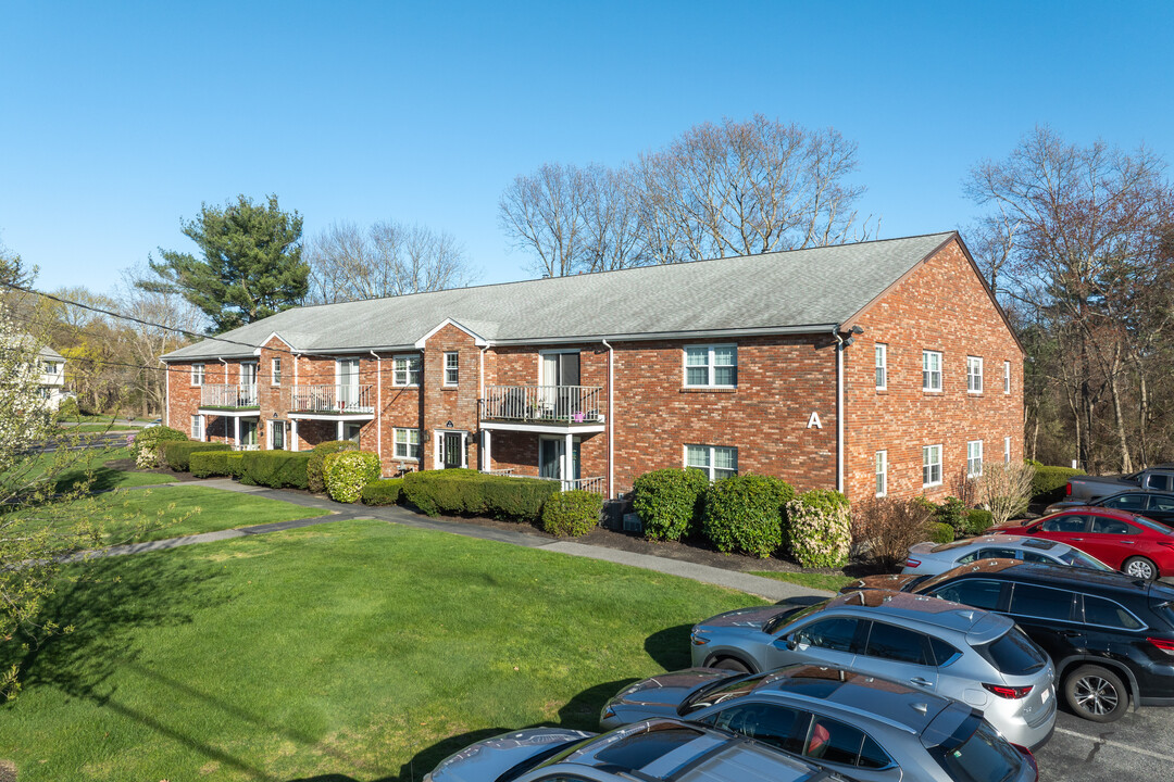 Kingswood Condominiums in Abington, MA - Building Photo