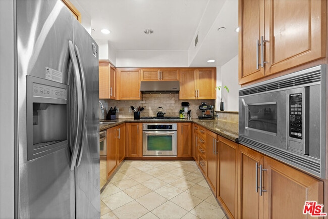 8238 W Manchester Ave in Los Angeles, CA - Building Photo - Building Photo