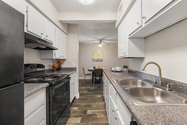 Villa Toscana in Phoenix, AZ - Building Photo - Building Photo