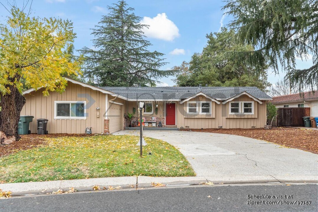 1823 Tobi Ct in Concord, CA - Building Photo