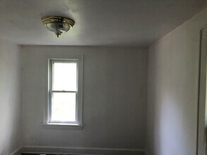 1374 Leonora Ave in Akron, OH - Building Photo - Building Photo