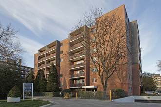 Seneca Tower in Mississauga, ON - Building Photo - Building Photo